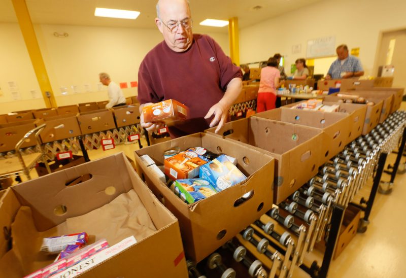 Sorting donations at the New Hampshire Food Bank. (Photo by Paiwei Wei).